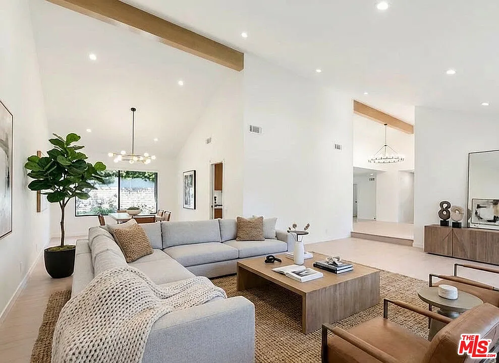 5 bed, 4.0 bath, 3400 sqft, $11,000 — Photo 1