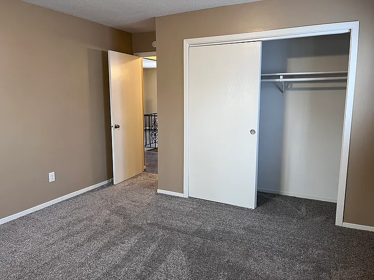 704 W Bailey St — Photo 9