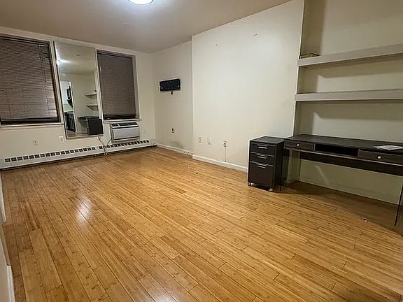 4th image of 235 W 115th St #5B