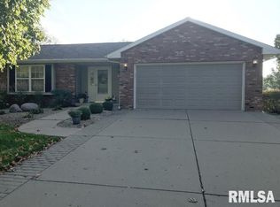 2746 Village Ct, Pekin, IL 61554