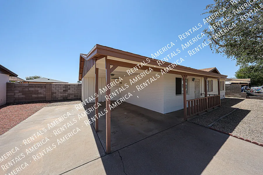 4 Bed 2 Bath Home With Pool — Photo 4