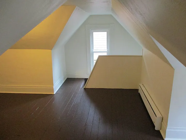 3rd Floor Bedsroom