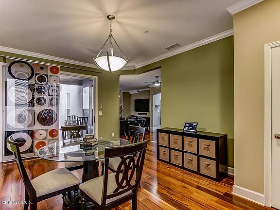 Dining Rm View to FR