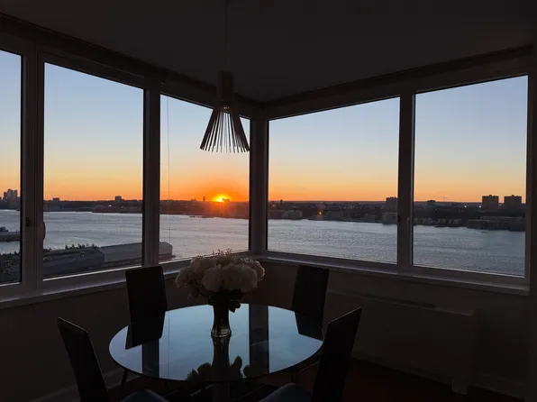 100 Riverside Boulevard image 6 of 21