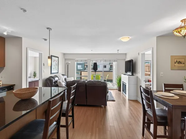 15745 Croydon Dr #221, Surrey, BC V3Z 2L5