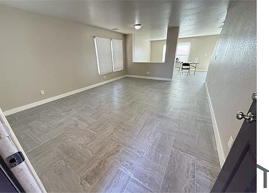 3rd image of 5308 Hollyridge St