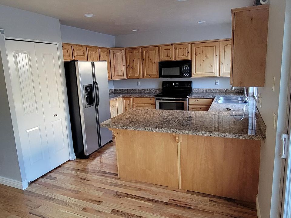 Large Kitchen with Lots of Cabinets and Bar
