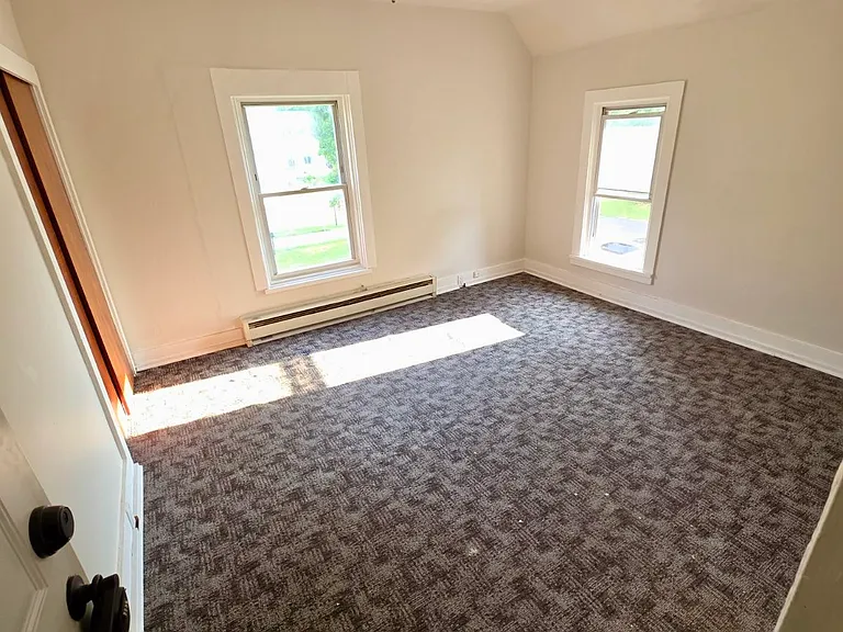 501 Dixon Ave #4 — Photo 2