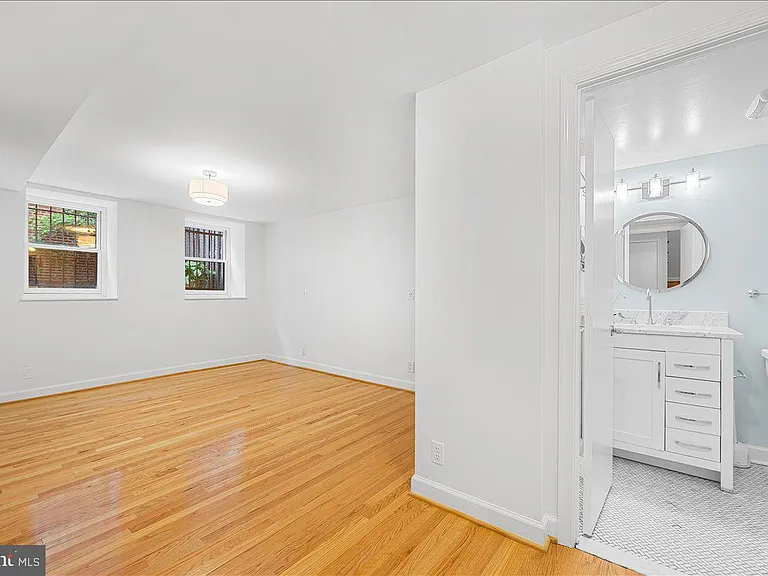 1830 17th St NW #103 — Photo 25