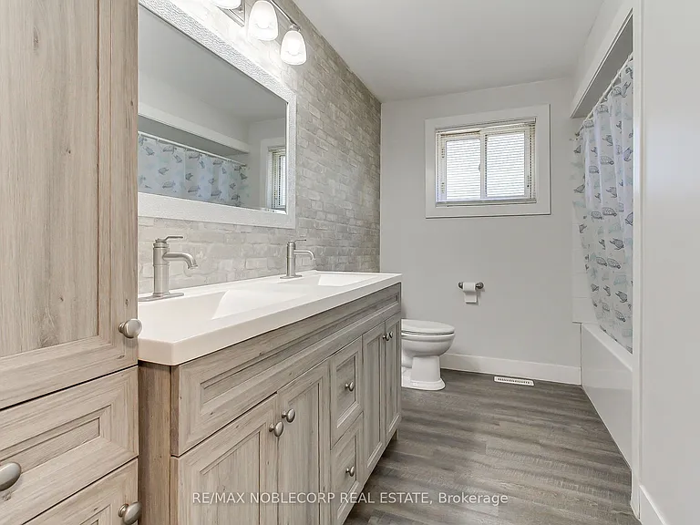 17 Larkdale Cres — Photo 29