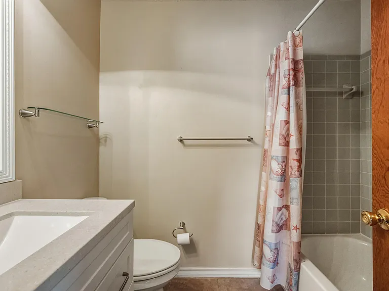 206 Esmond Ct — Photo 45