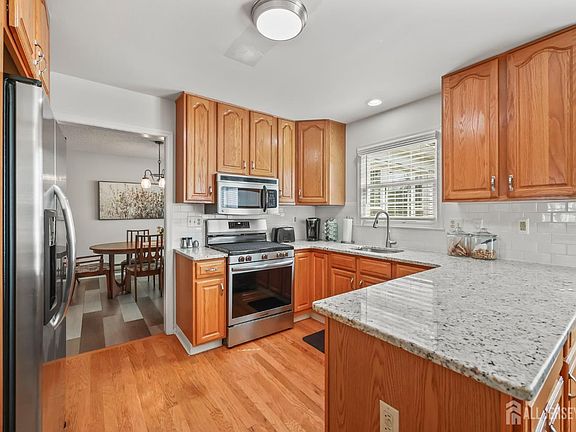 3rd image of 731 Mount Vernon Rd #A