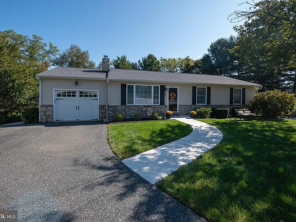 2nd image of 100 Woodlawn Dr