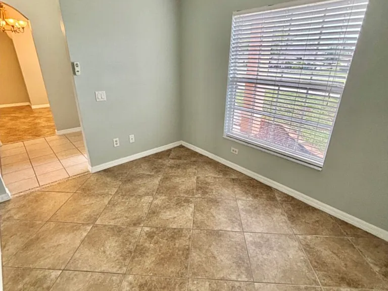 1405 Trafalgar Pkwy — Photo 5