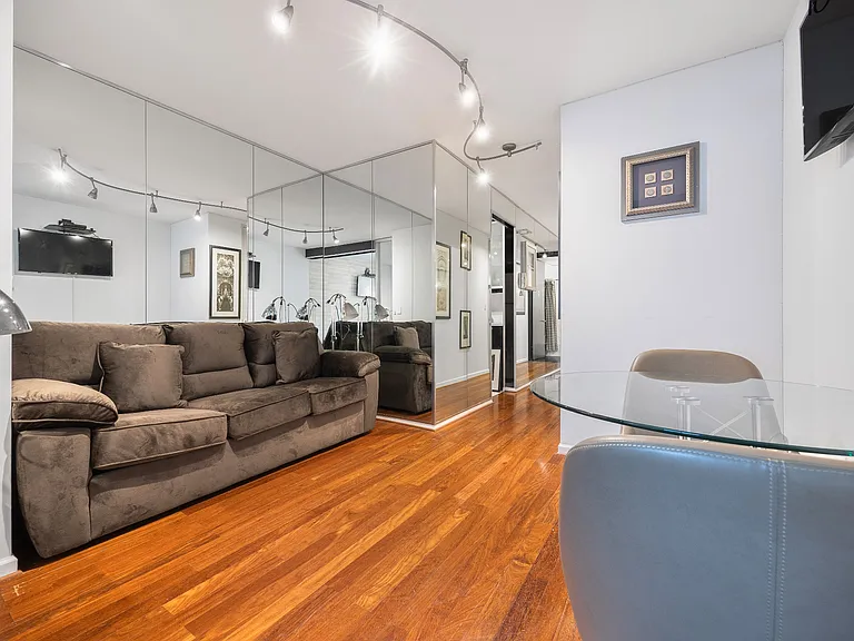 350 W 50th St #5L — Photo 5