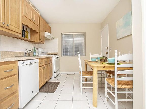 5th image of 35 Bayberry Dr APT 1