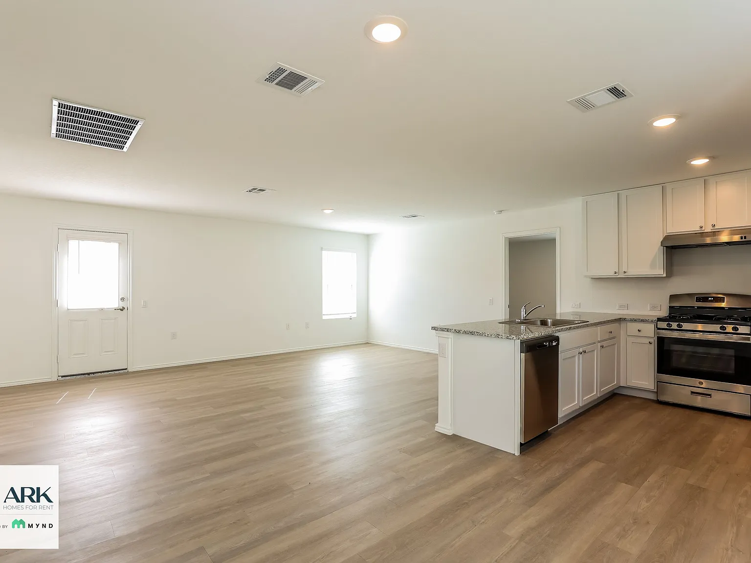 3 bed, 2.0 bath, 1450 sqft, $1,540 — Photo 3