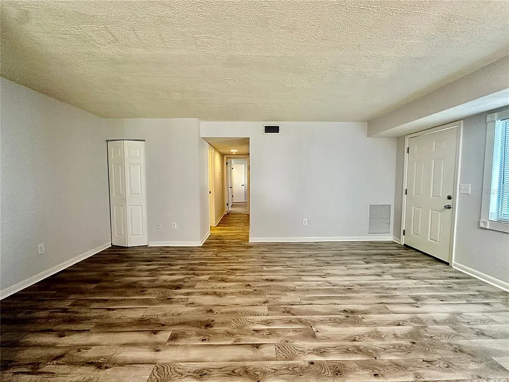 2 bed, 2.0 bath, 823 sqft, $1,295 — Photo 4