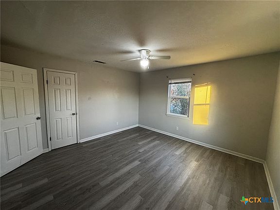 5th image of 602 W Avenue B