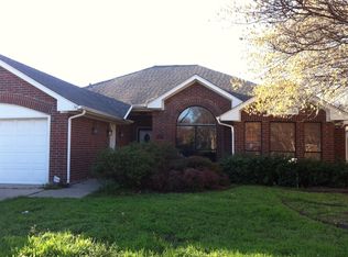 418 Clayton St, Grand Prairie, TX 75052