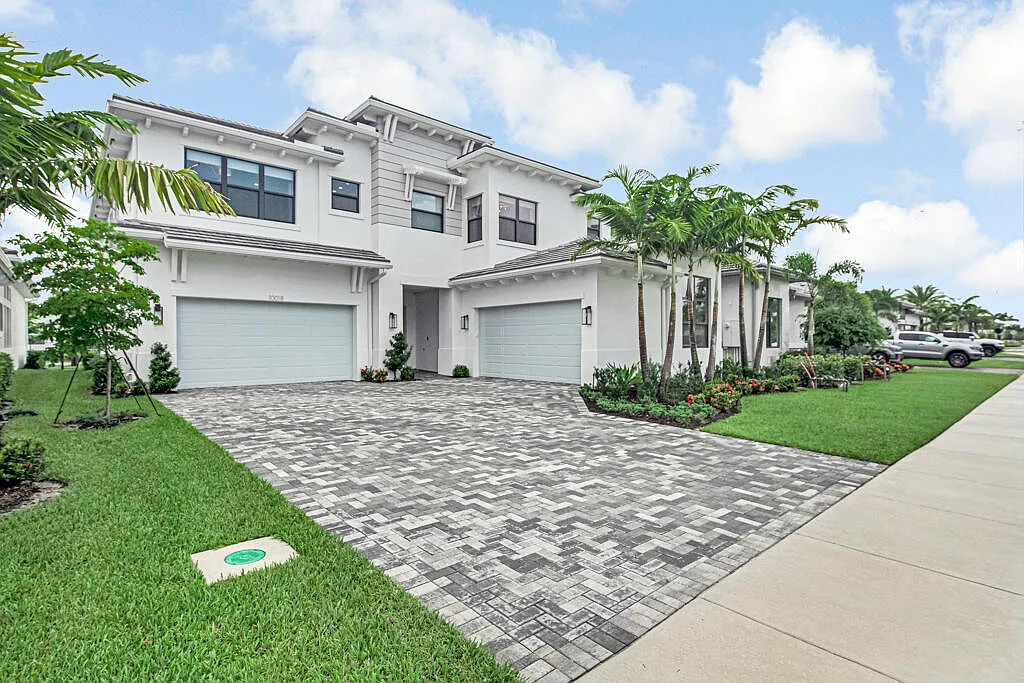 5 bed, 7.0 bath, 6591 sqft, $10,500 — Photo 1