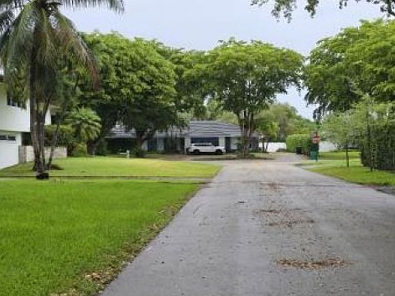 Exterior Neighborhood (street photo)