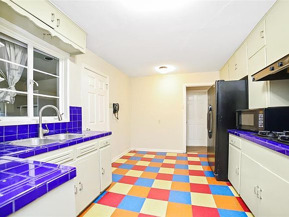 4th image of 2905 Robinson Ave #A