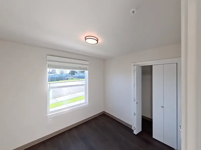 900 N Oak Harbor St #900 — Photo 6