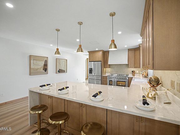 5th image of 2230 N LAUREL Avenue