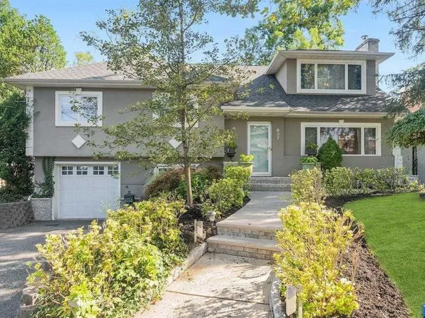 637 Elm Ave, Ridgefield, NJ 07657