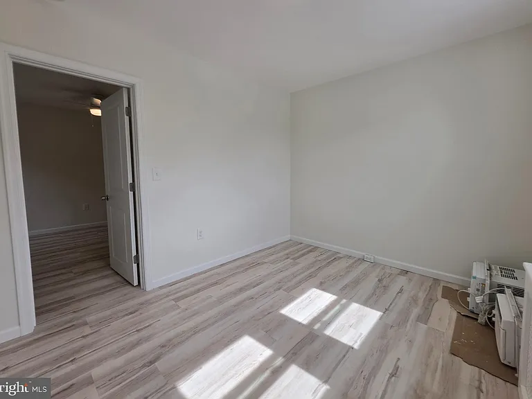 8 N York Rd — Photo 13