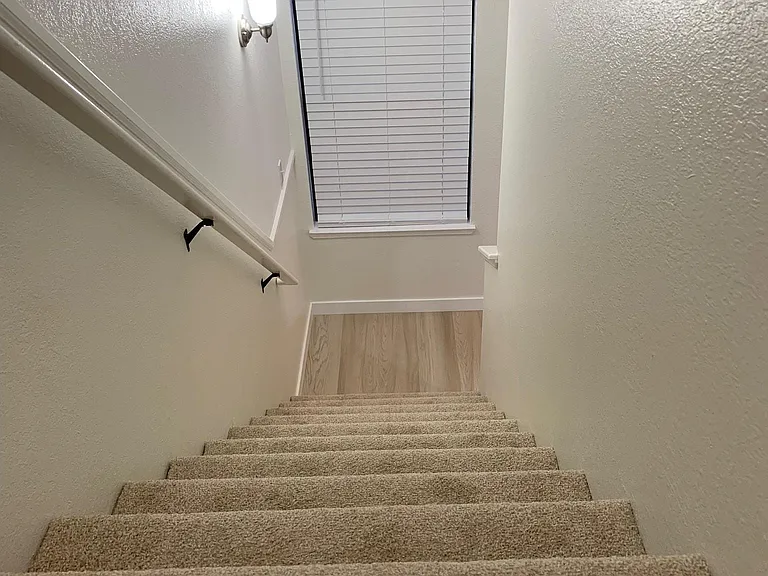 387 Creekview Dr — Photo 17