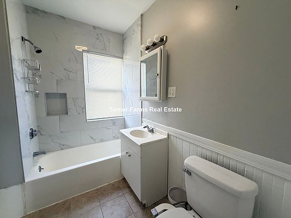3rd image of 18 Perry St