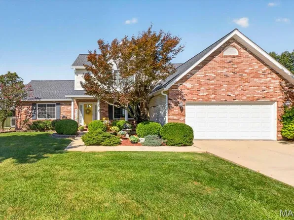 9301 Christopher Lake Dr, Columbia, IL 62236