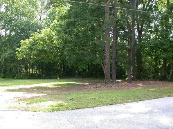 104 Earl Ct, Greenwood, SC 29649