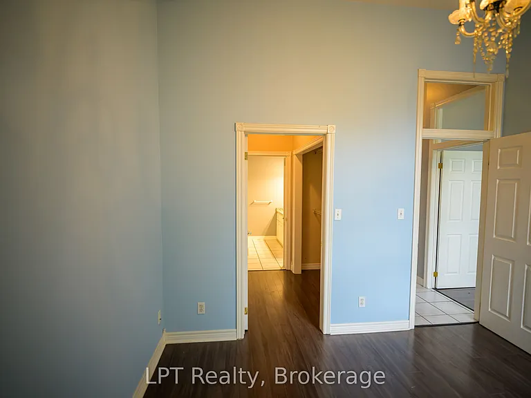 317 Queen St #304 — Photo 13