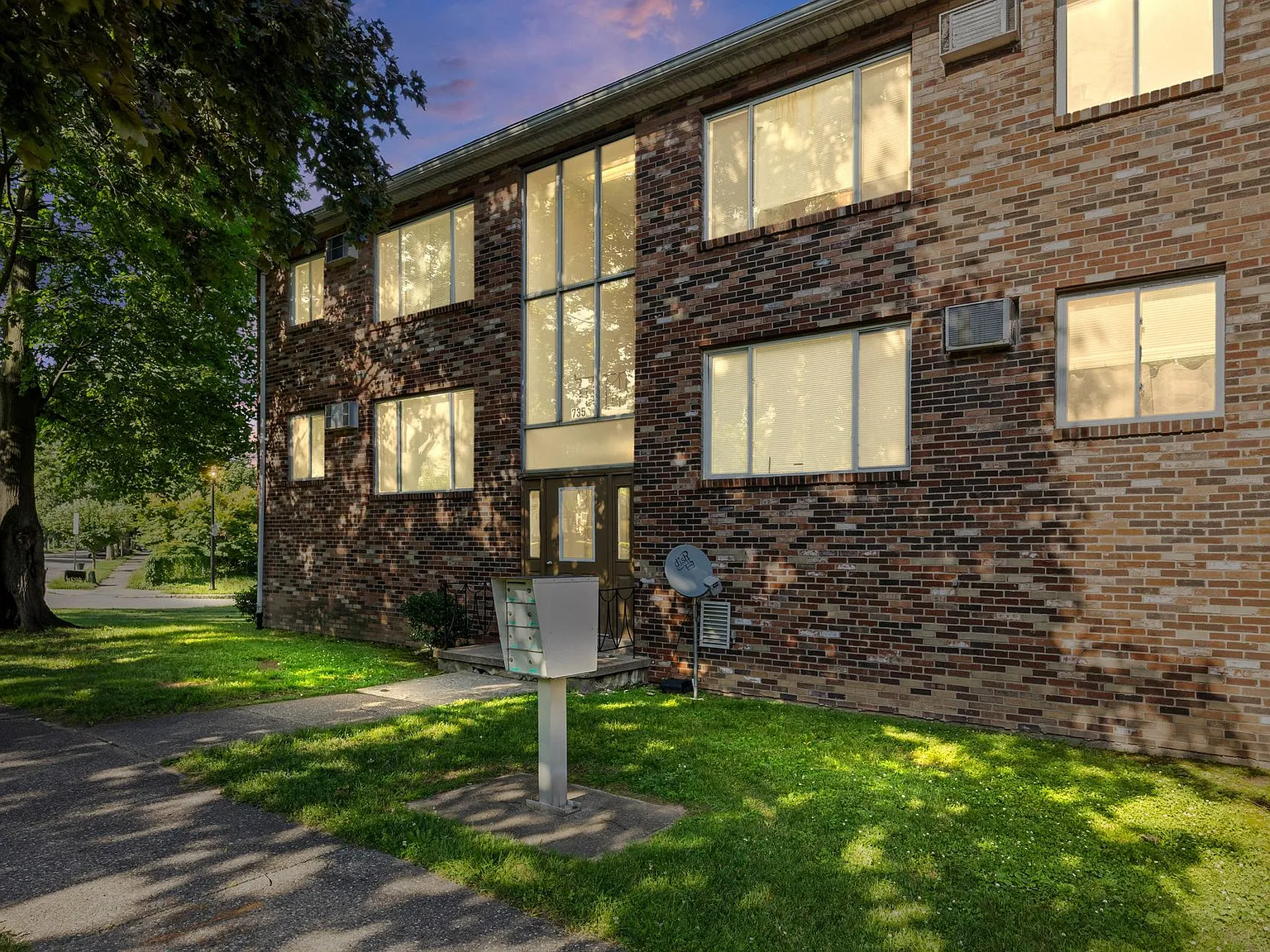 721 Cedarwood — Photo 2