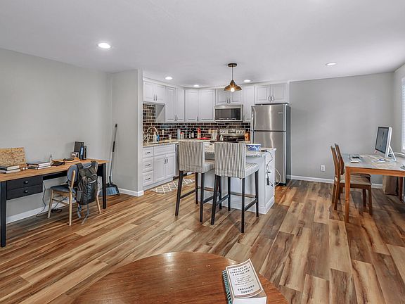 5th image of 1406 E Illinois St #1408