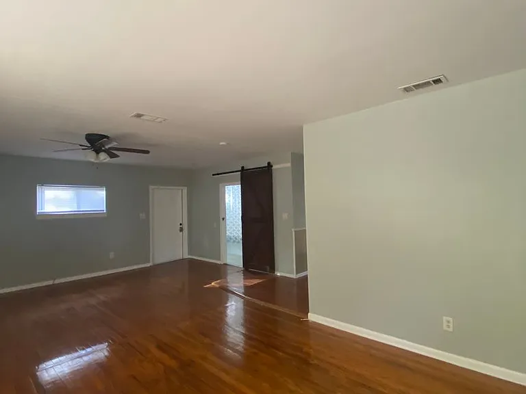 2516 McArthur St — Photo 6