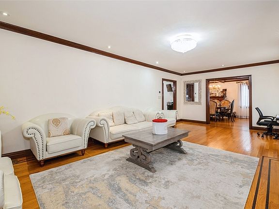 5th image of 8453 Avon St