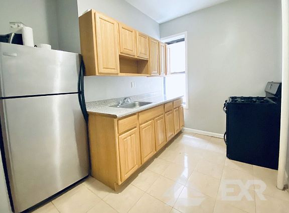 2nd image of 1141 Bergen St #10
