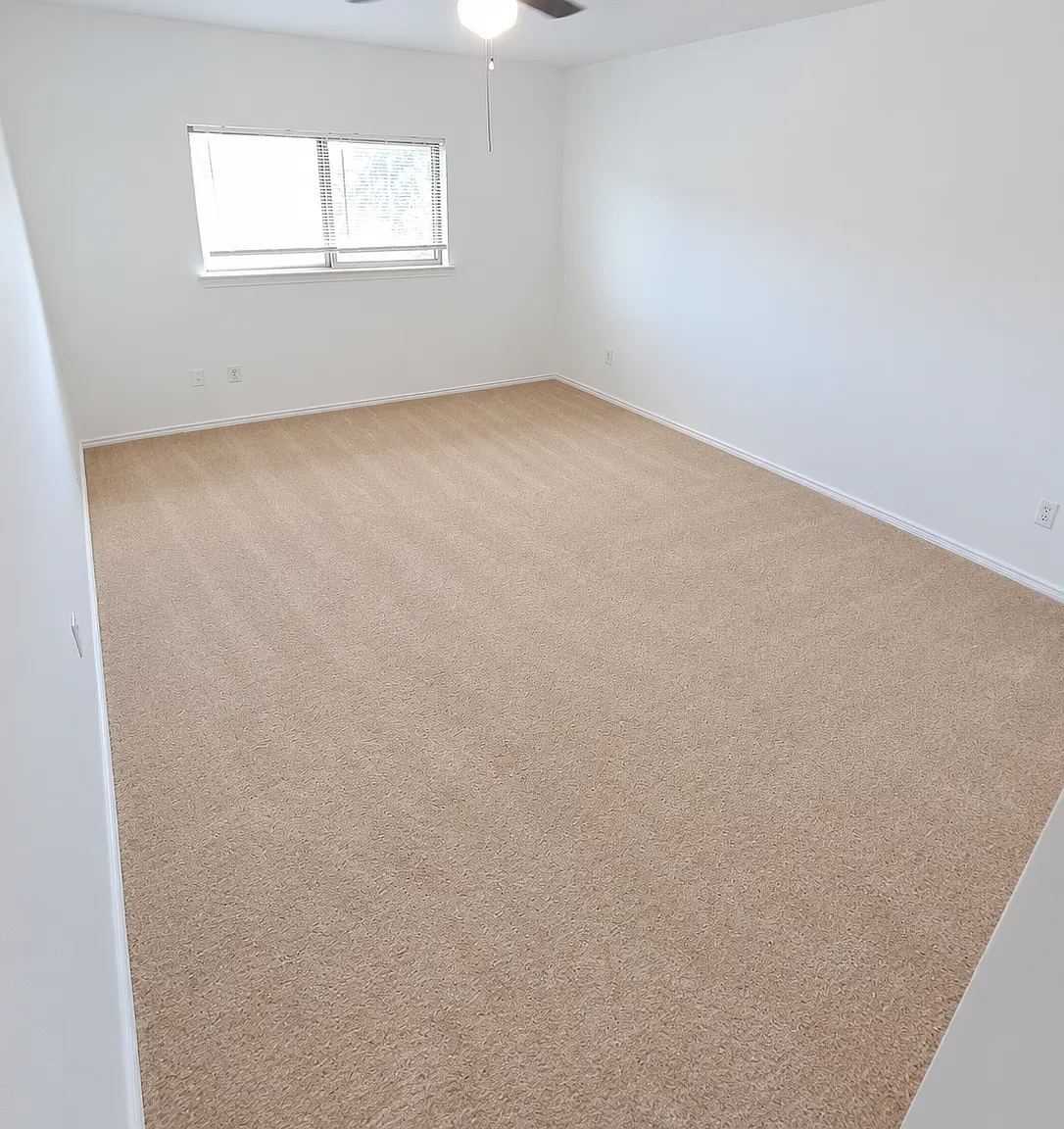 1 bed, 2.5 bath, 2912 sqft, $500 — Photo 2