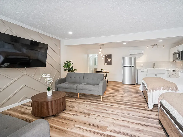 1222 E Vaile Ave #3 — Photo 3