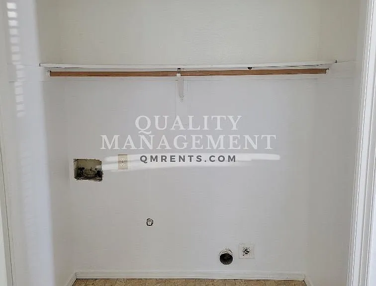 624 W Dewey Ave — Photo 17