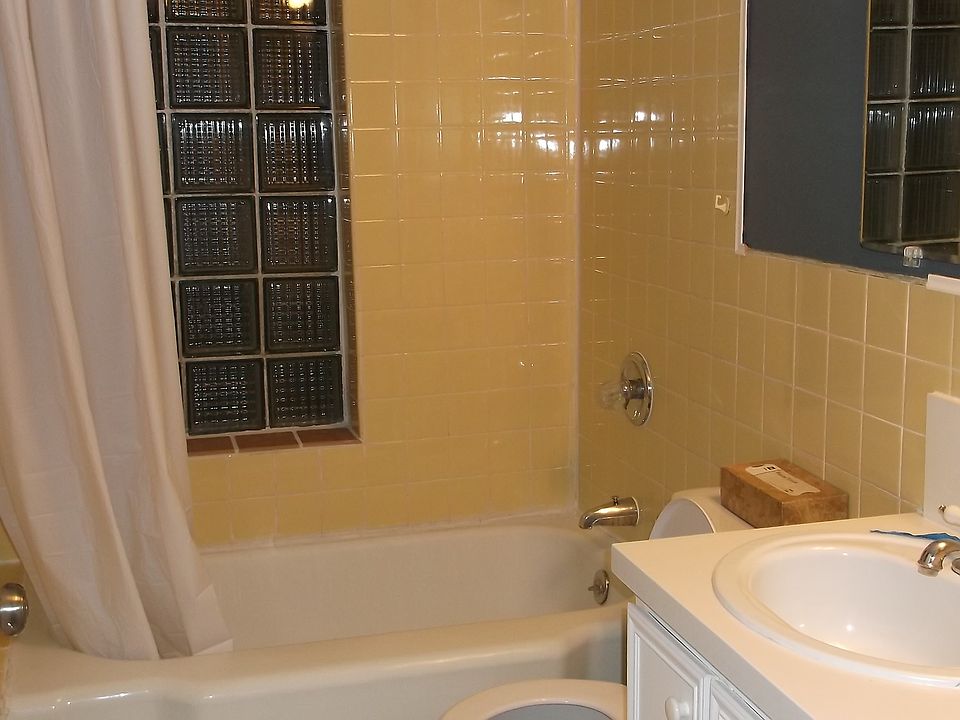 2nd image of 2128 Lee St
