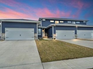 813 Grindstone Cir, Waterloo, IA 50702