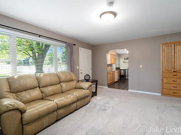 5th image of 9088 Summit Ave NE