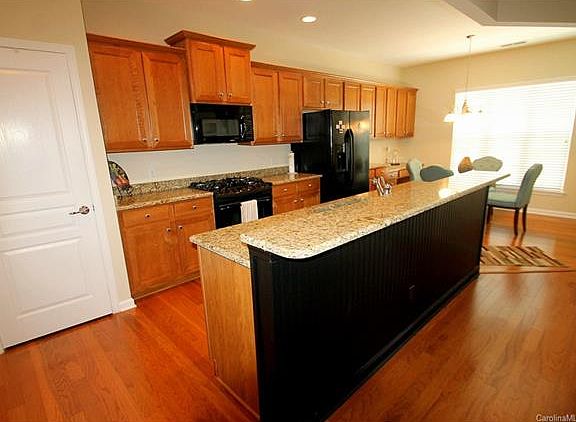 4th image of 15122 Legend Oaks Ct