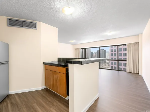 1088 Bishop St APT 2902, Honolulu, HI 96813