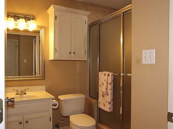 5th image of 207 Tenaza St